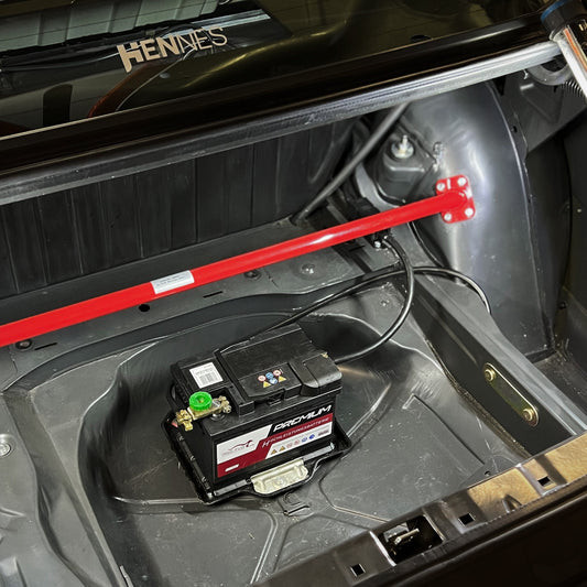 Mercedes W201: Batterieumbau + Kühlwasserbehälter im Batteriefach
