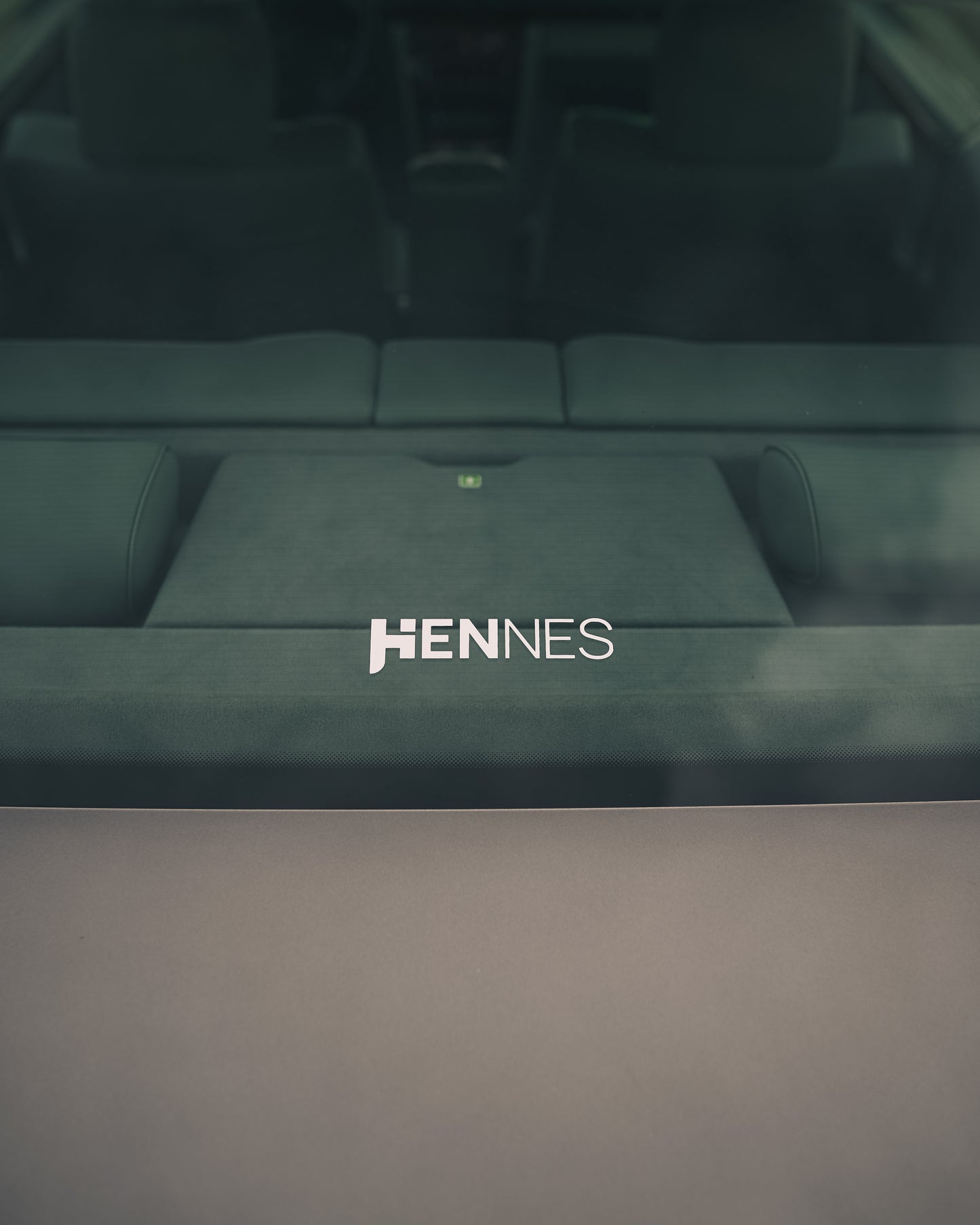 "HENNES" Sticker